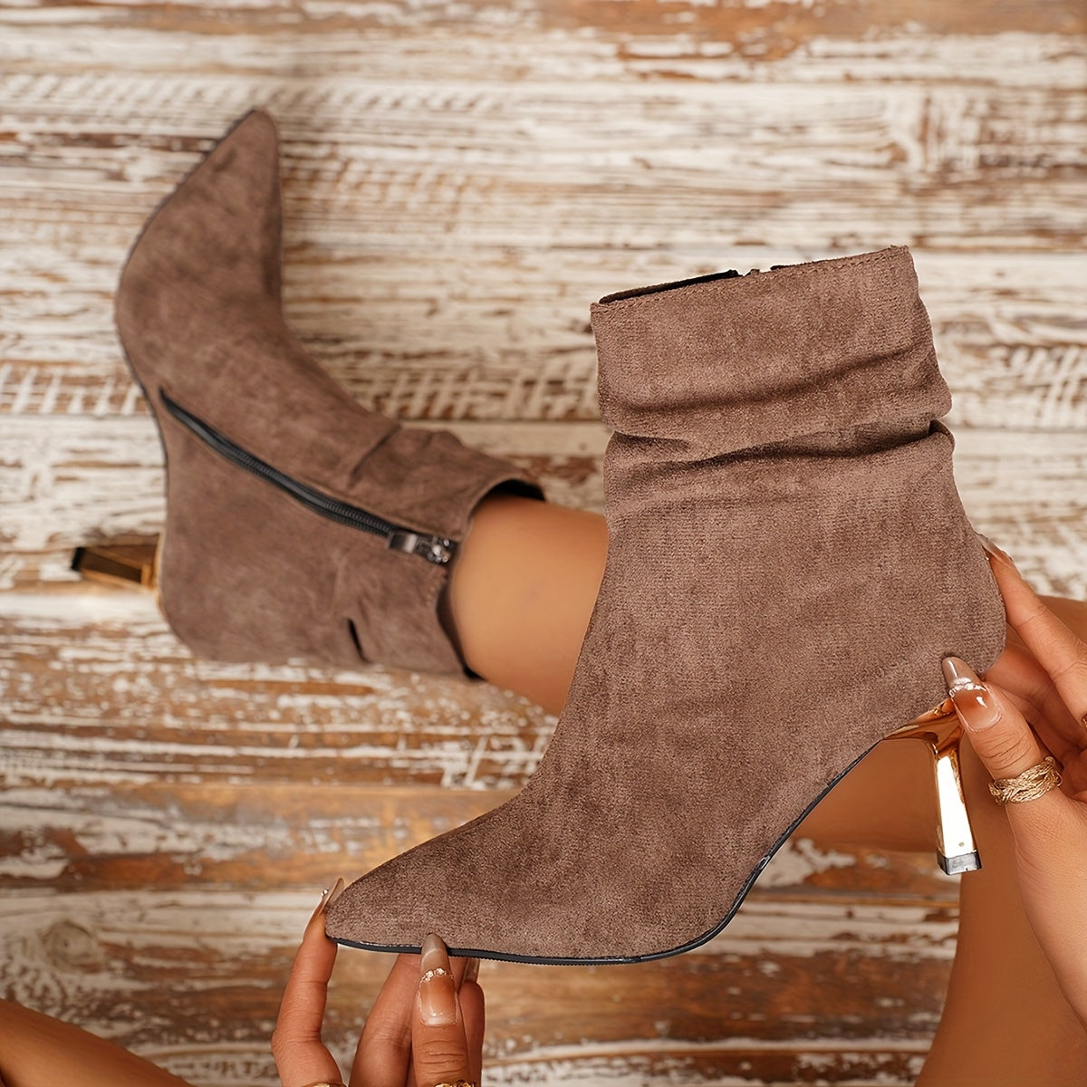 Bottines Femme Talon Fin Doré, Tige Froncée, Suédine – coloris marron clair