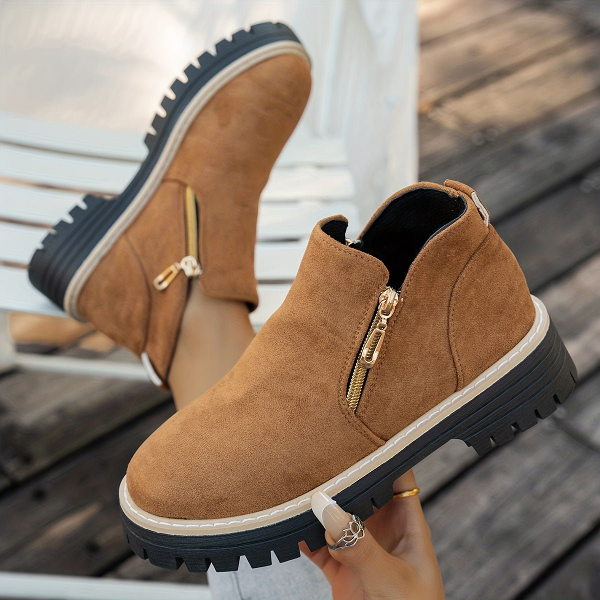 Bottines Femme Aspect Daim, Double Zip, Semelle Crantée – coloris camel