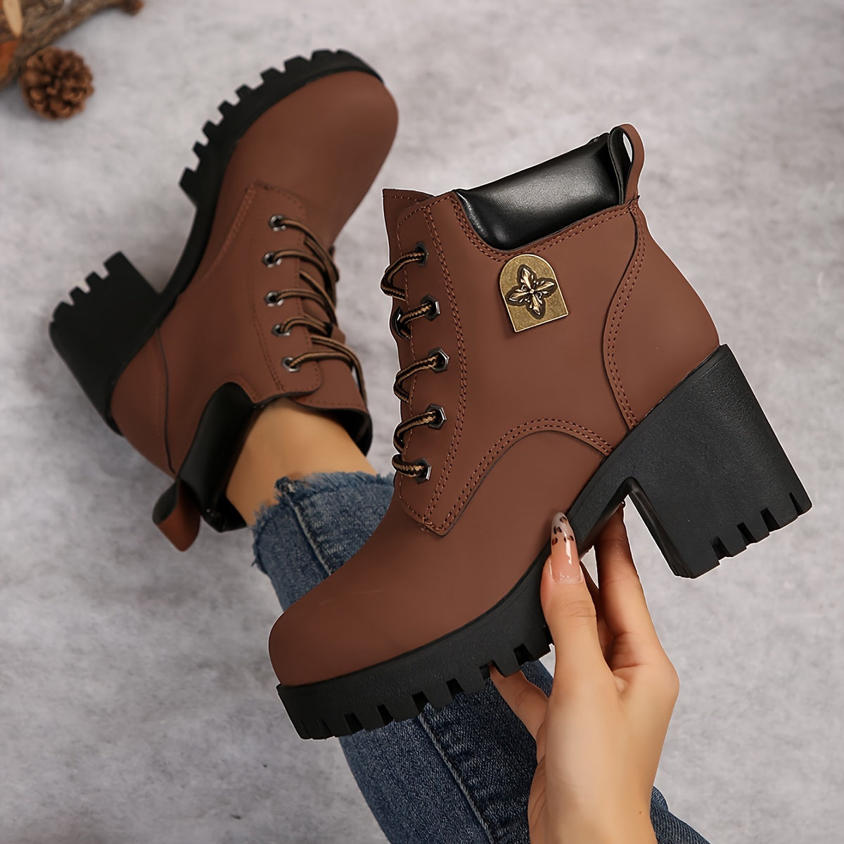 Bottes à Lacets Femme Courtes, Talon Haut Cranté – coloris café