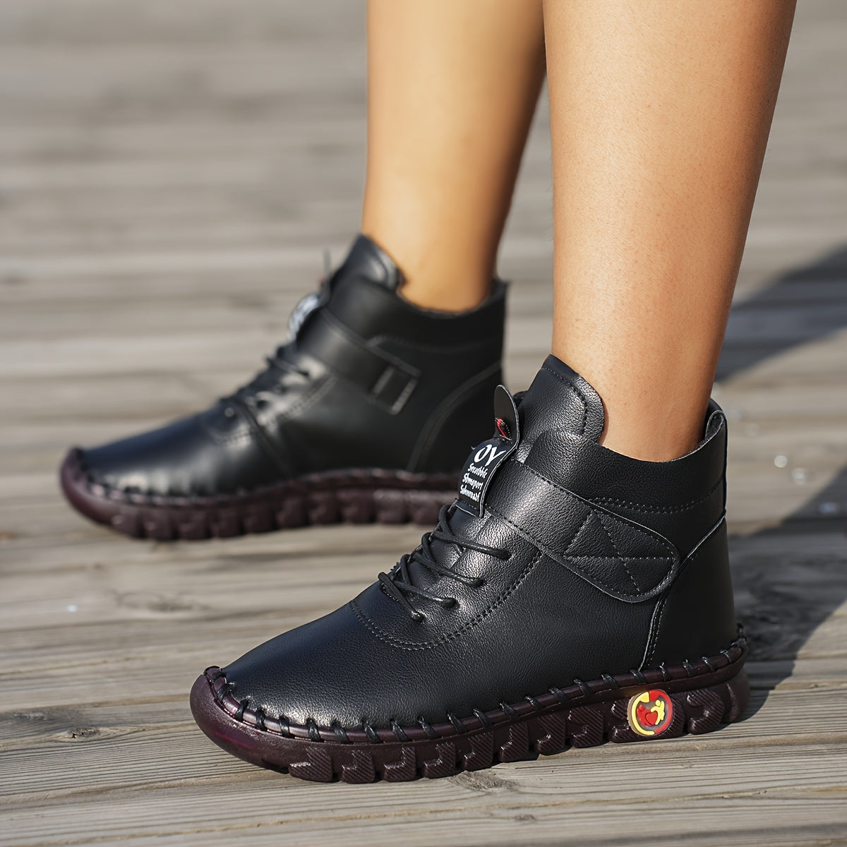 Bottines Montantes Similicuir, Coutures Apparentes – coloris noir