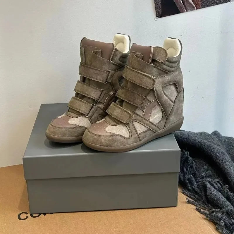 Bottines Compensées Femme Style Baskets, Croûte de Cuir – coloris taupe