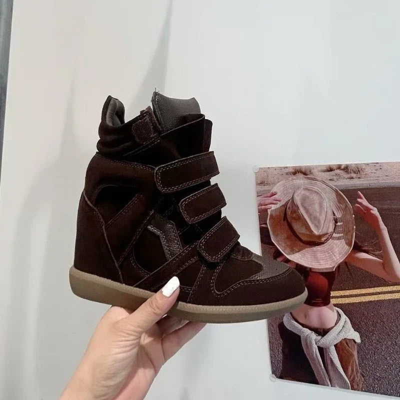 Bottines Compensées Femme Style Baskets, Croûte de Cuir – coloris chocolat