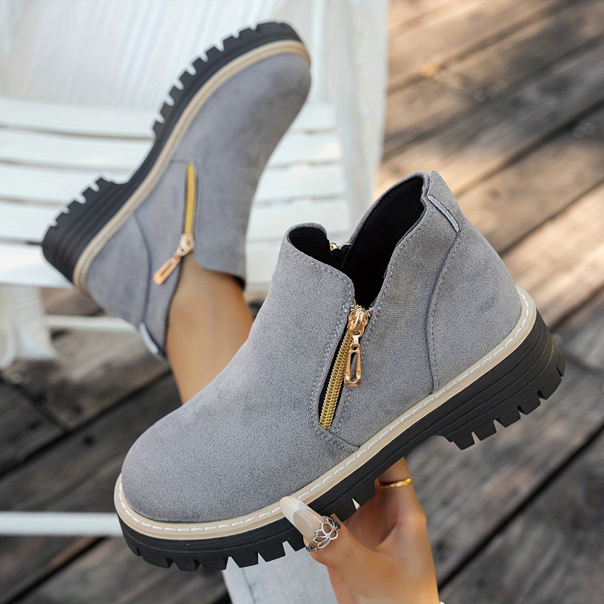 Bottines Femme Aspect Daim, Double Zip, Semelle Crantée – coloris gris