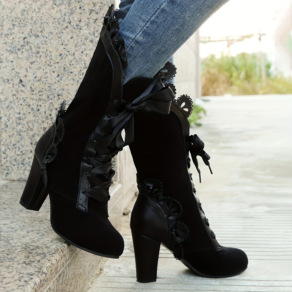 Bottes Gothiques Femme Mi-Mollet, Flanelle, Volants et Rubans – coloris noir