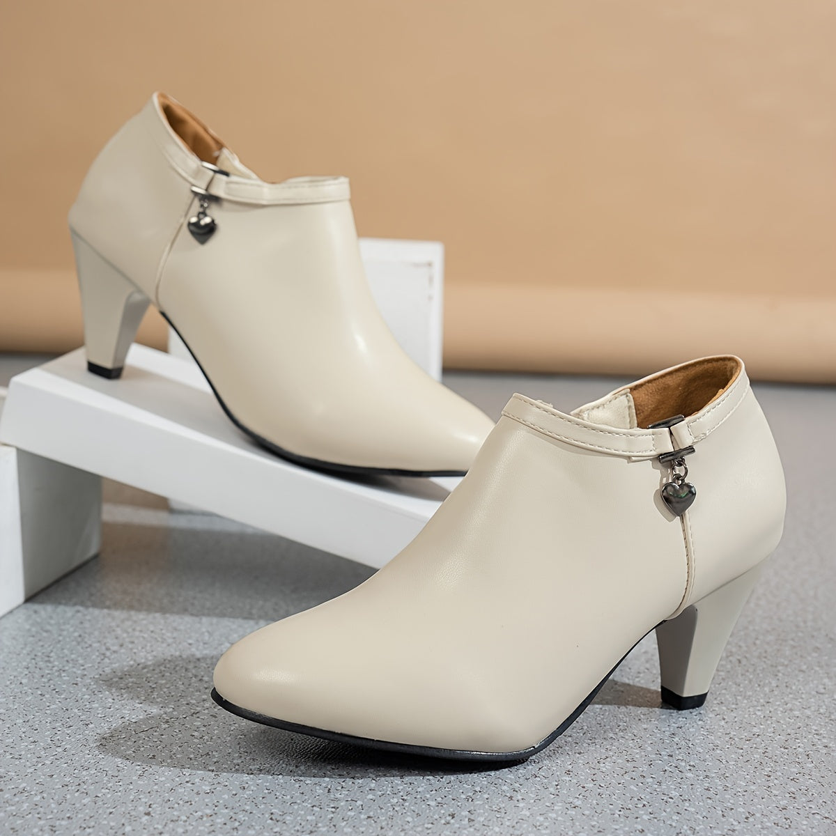 Bottes Basses Femme à Talon, Similicuir, Breloque Cœur, vue 3