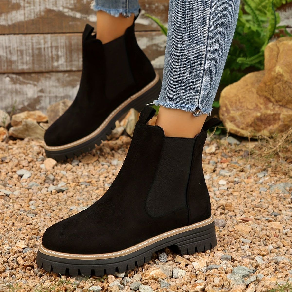 Bottines Chelsea Femme Semelle Crantée, Aspect Daim, vue 2