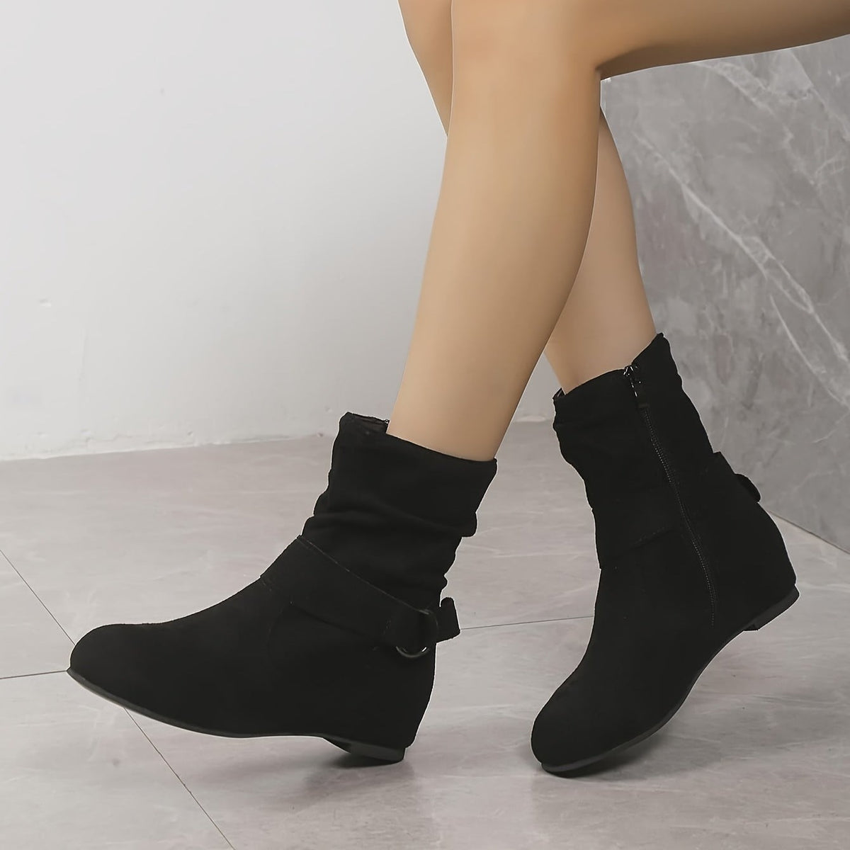 Bottines Femme Aspect Daim, Tige Froncée, Zip et Boucle, vue 2